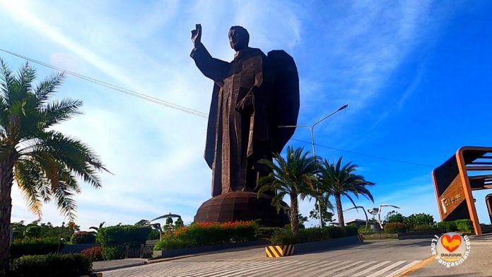 The 164-foot statue of St. Vincent Ferrer in Bayambang, Pangasinan is in the Guinness Book of World Records as the tallest bamboo sculpture. ILOVEPANGASINAN.COM PHOTO