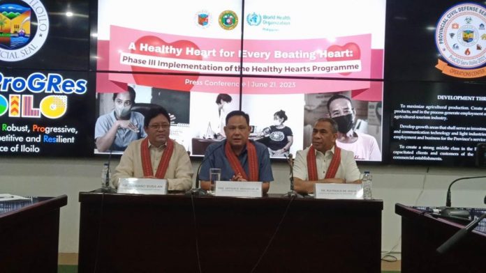 (From left) Department of Health Region 6 director Dr. Adriano Suba-an, Gov. Arthur Defensor Jr. and Country Representative of World Health Organization Philippines Dr. Rui Paulo de Jesus. AJ PALCULLO/PN