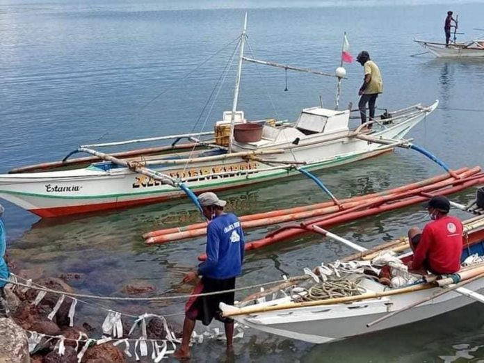 The Iloilo Provincial Bantay Dagat Task Force apprehended fishermen for illegal fishing in the waters of Concepcion town in this file photo. RAUL BANIAS PHOTO