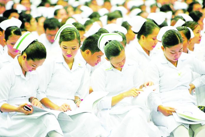 File photo shows new nurses about to take their professional oaths. NIÑO JESUS ORBETA, PHILIPPINE DAILY INQUIRER