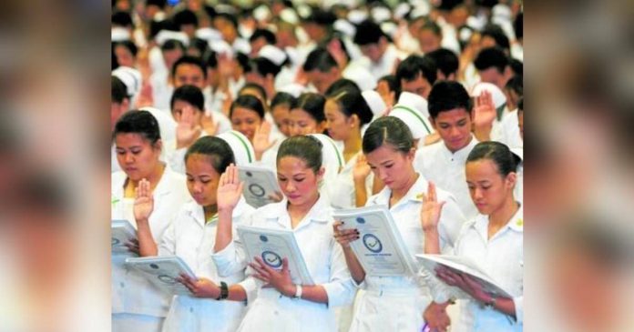 PROFESSIONALS. In this file photo, thousands of nursing board passers take their oath as registered nurses at a ceremony held in Pasay City. FILE PHOTO BY NIÑO JESUS ORBETA / PHILIPPINE DAILY INQUIRER