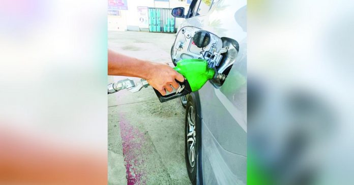 Petron Corp. will reduce prices per liter of gasoline by P0.60, diesel by P0.30, and kerosene by P0.60 today. AJ PALCULLO/PN