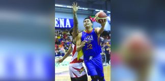 NLEX Road Warriors’ Elvin Jake Pascual goes for a layup amid the defense of a San Miguel Beermen player. PBA PHOTO