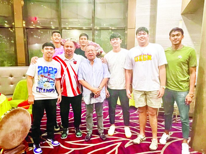 Elite Lab’s Kent Parrenas, Irele Galas, John Loyd Martinez, Renel Jopillo, John Lester Amagan, and Moisis dela Cruz are pictured with Elite Lab founder Eugene Chua and College of St. Benilde Blazers booster Frank Lao. PHOTO COURTESY OF EUGENE CHUA