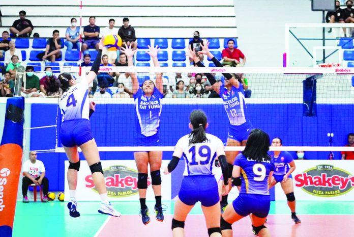 Bacolod Tay Tung High School Thunderbolts’ Katherine Shaine Cortez attempts to block the shot attempt of Nazareth School of National University Lady Bullpups’ Yesha Noceja. PHOTO COURTESY OF SHAKEY’S GVIL