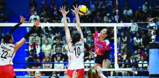 Creamline Cool Smashers’ Alyssa Valdez attempts an attack against the defense of Chery Tiggo Crossovers’ Roselle Baliton. PVL PHOTO