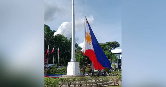 A giant Philippine national flag was raised at the historic public plaza of Santa Barbara, Iloilo during the province’s celebration of the 125th Independence Day on Monday, June 12. AJ PALCULLO/PN