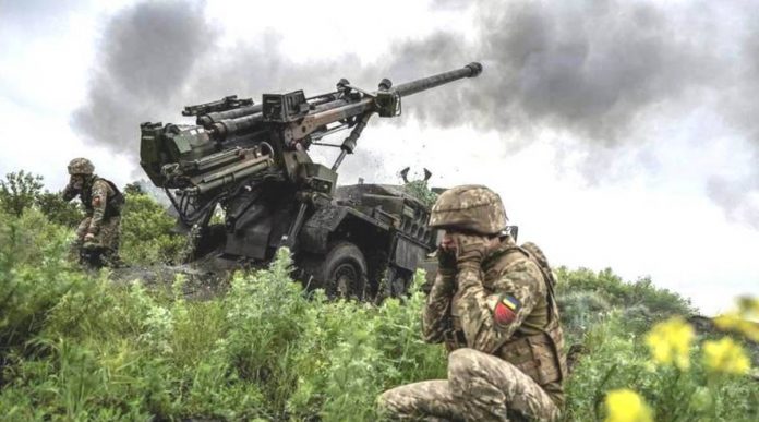 Ukrainian troops fire an artillery cannon in Donetsk. REUTERS