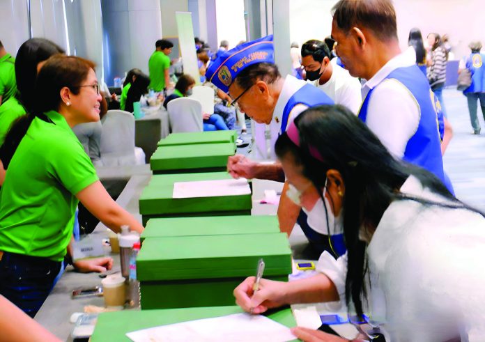 Around 1,000 Filipino World War II veterans-stockholders, widows and their compulsory heirs attend the Philippine Veterans Bank’s 2023 Annual Stockholders’ Meeting on June 16.