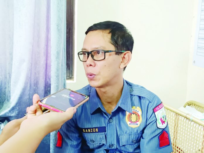 Chief Master Sergeant Kim John Banzon, chief investigator of the Dumangas Municipal Police Station, says suspect Jesus Dipus Jr. claims his son, Jesus Phillip, also a suspect, had no involvement in the death of their relative Cezar Dipuz Jr. AJ PALCULLO/PN