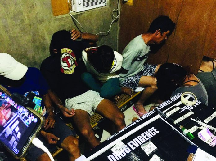 Five drug suspects were arrested in a drug sting in Molo, Iloilo City, on Monday evening, July 10. RADYO BANDERA ILOILO PHOTO