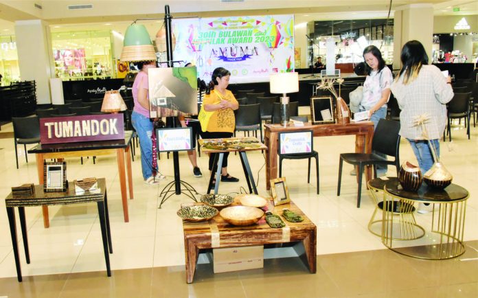 The Provincial Government of Negros Occidental in collaboration with the Association of Negros Producers (ANP) led the 30th Bulawan and 1st Pilak Awards Competition and Trade Fair with the theme, “Amuma” in Bacolod City on Monday afternoon, July 24. PROV’L GOVERNMENT OF NEGROS OCCIDENTAL PHOTO