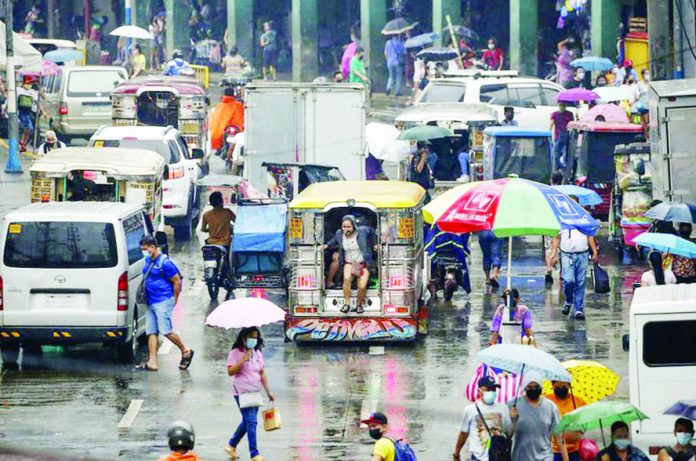 The Philippines gross national income in 2022 fell within the World Bank's bracket for lower-middle income economies. Photo shows vehicles traversing at a public market in Divisoria, Manila. MARK CRISTINO, EPA-EFE/FILE PHOTO