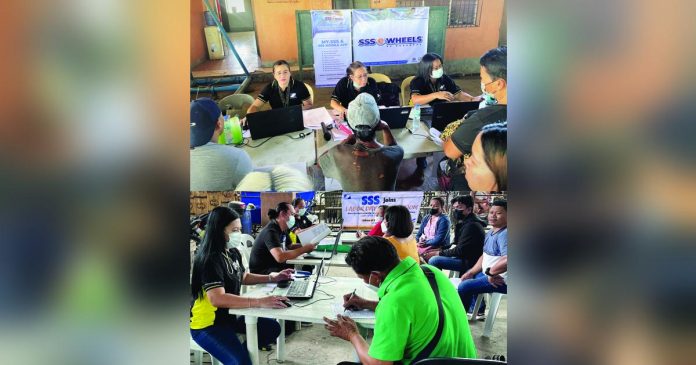 Top and bottom photos show branch personnel from Social Security System (SSS) Dumaguete and SSS Kabankalan accommodating clients in Barangay Poblacion in San Jose, Negros Oriental, and Barangay Payao in Binalbagan, Negros Occidental on April 28.