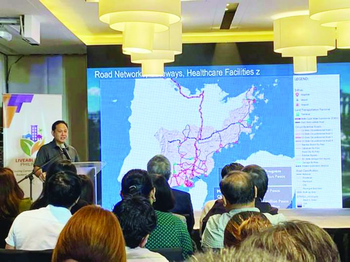 Gov. Arthur Defensor Jr. presents his development plans for Iloilo during the Liveable Cities Local Lab forum on July 12 in Iloilo City. BALITA HALIN SA KAPITOLYO PHOTO