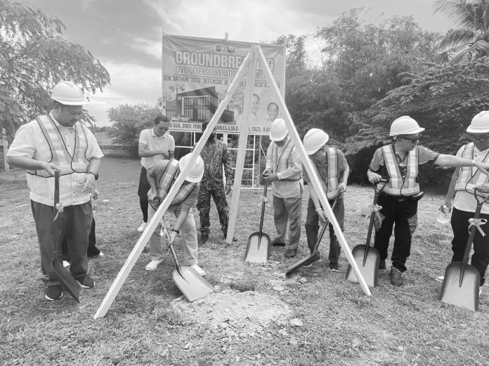 Gov. Arthur Defensor Jr. (second from left, in foreground) and former governor Arthur Defensor Sr. (third from right) lead the groundbreaking for the P5-million two-storey operations hub in Barangay Poblacion, Carles, Iloilo on Saturday, July 1. BALITA HALIN SA KAPITOLYO FB PHOTO