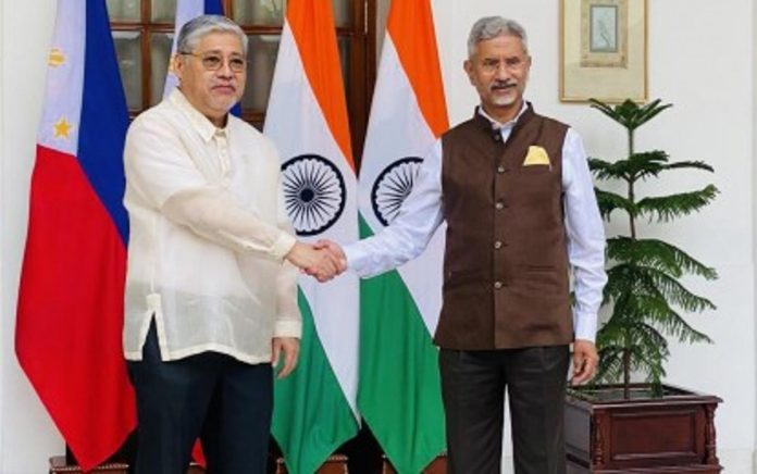 Foreign Affairs Secretary Enrique Manalo (left) and Indian Minister of External Affairs S. Jaishankar lead their respective national delegations in the 5th Joint Committee on Bilateral Cooperation in New Delhi on June 29. DFA PHOTO