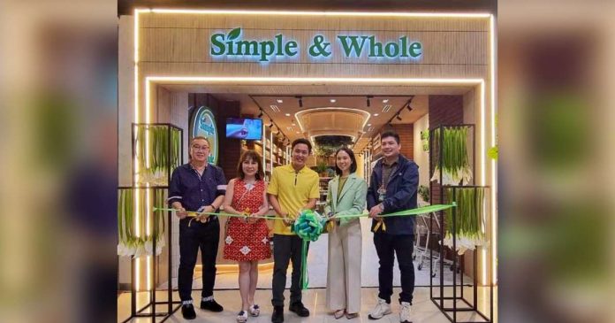 Simple and Whole, the newest all-natural and homegrown grocery store in Iloilo City, officially opened on Monday, July 17. Present during the ceremonial ribbon-cutting were (from left) Tata Lim, Lilia Lim, and couple Eugene Lim and Mazie Ann Lim, founders of Simple and Whole, with special guest, Iloilo City's Councilor Miguel Treñas.