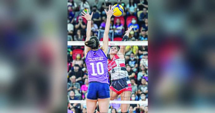 Guimarasnon Jovelyn Gonzaga goes for a tough attempt against Choco Mucho Flying Titans’ Kat Tolentino. PVL PHOTO