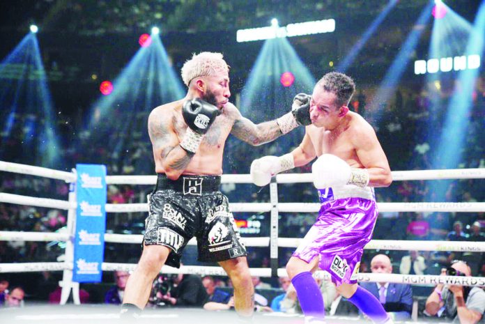 Mexican Alexandro Santiago lands a left hit to the face of Nonito Donaire Jr. PHOTO COURTESY OF ALFREDO FLORES