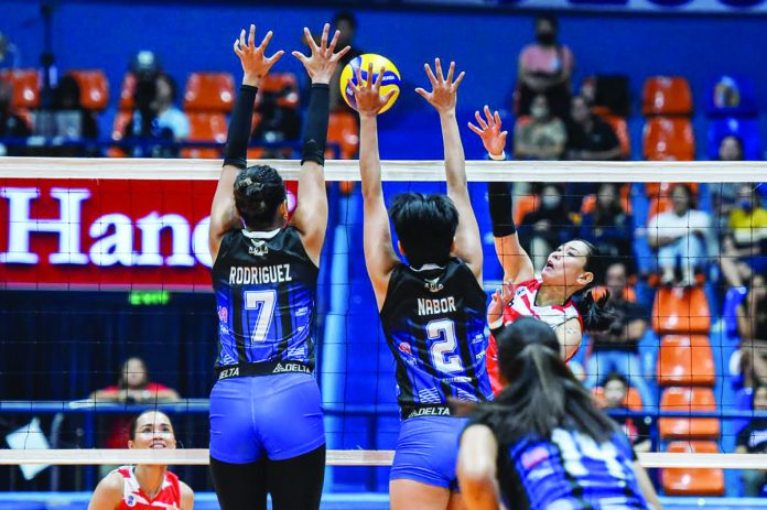 Negrense Jonah Sabete of Petro Gazz Angels attempts to score against the defense of Foton Tornadoes’ Jasmine Nabor and Seth Rodriguez. PVL PHOTO