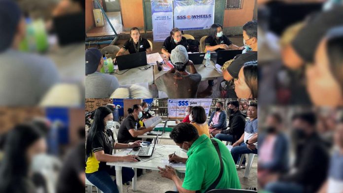 Top and bottom photos show branch personnel from SSS Dumaguete and SSS Kabankalan accommodating clients in Barangay Poblacion in San Jose, Negros Oriental, and Barangay Payao in Binalbagan, Negros Occidental on April 28.