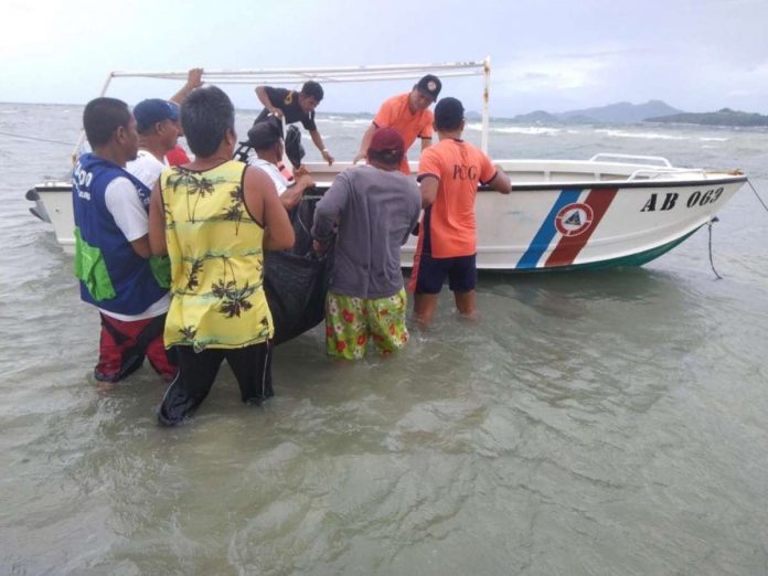 Personnel of the Philippine Coast Guard Iloilo on Saturday, July 15, retrieved the body of 35-year-old Cecille Fuentes who drowned after their motorbanca capsized in the waters of Barangay Tinigban, Carles, Iloilo due to big waves on Friday night, July 14. PHILIPPINE COAST GUARD PHOTO