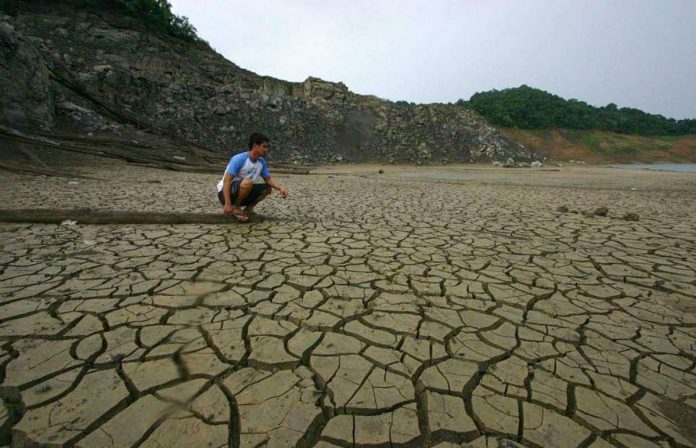 An environmental activist checks a part of Angat Dam when its water level hit a historic low on July 18, 2010. GIGIE CRUZ/ABS-CBN NEWS/FILE PHOTO