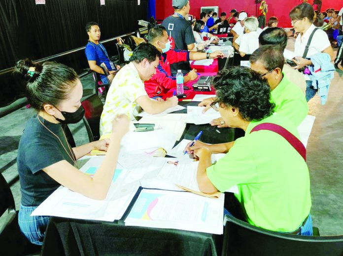 Iloilo City’s certificate of candidacy filing sites at Robinsons Place Iloilo on Ledesma Street, City Proper overflowed with aspirants on Monday, Aug. 28 – the first day of COC filing for the barangay and Sangguniang Kabataan elections. AJ PALCULLO/PN