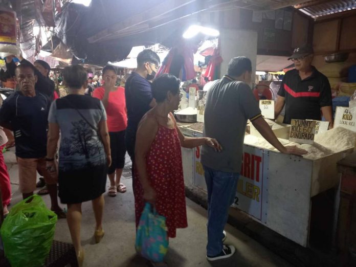 Gov. Arthur Defensor Jr. inspects the retail prices of local and imported rice at the public market of Oton, Iloilo on Aug. 11. BALITA HALIN SA KAPITOLYO FB PAGE PHOTO