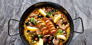 PAELLA con AZAFRÁN. Saffron Paella with Chicken, Homemade Chorizo, Sausages, and Spinach