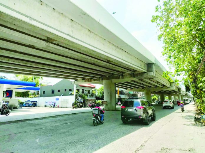 The House Committee on Public Works and Highways will begin its inquiry into the defective P680-million Ungka flyover and P802-million Aganan flyover today. Photo shows a portion of the Ungka flyover in Barangay Ungka II, Pavia, Iloilo around noon on Monday, Aug. 14. AJ PALCULLO/PNThe House Committee on Public Works and Highways will begin its inquiry into the defective P680-million Ungka flyover and P802-million Aganan flyover today. Photo shows a portion of the Ungka flyover in Barangay Ungka II, Pavia, Iloilo around noon on Monday, Aug. 14. AJ PALCULLO/PN