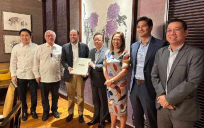 Aboitiz InfraCapital Economic Estates hold an exclusive meeting with Chinese Ambassador Huang Xilian (4th from left), Trade Undersecretary Ceferino Rodolfo (rightmost), and Batangas Gov. Hermilando Mandanas (2nd from left)G at the Grand Hyatt in BGC, Taguig on June 26, 2023. Photo courtesy of AIC