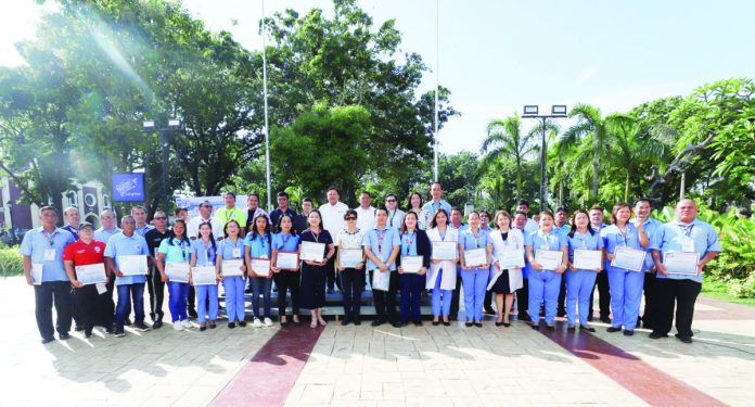 TRADITION OF EXCELLENCE AND DEDICATION. Iloilo City’s Mayor Jerry Treñas poses with this year's Most Outstanding City Government Employees and Service Awardees during the awarding ceremony on Tuesday, Aug. 22. ILOILO CITY MAYOR’S OFFICE PHOTO