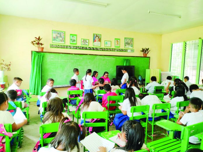 Some Ilonggo teachers and parents say the proposed P150-million intelligence fund for the Department of Education is not necessary. The fund should instead be used to build more classrooms, hire more teachers and procure more learning materials. PHOTO COURTESY OF JASPER SANTOS