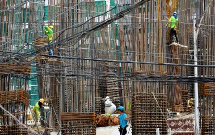 The Department of Labor and Employment reminds construction sites to strictly comply with occupational safety and health standards to ensure safe and healthful working conditions. PNA FILE PHOTO