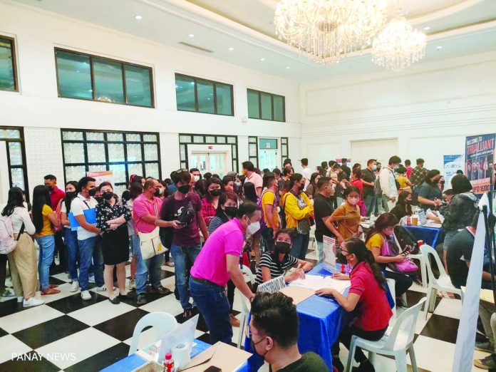 Thirty-six local and four overseas companies are joining the job and tourism fair of the Public Employment Service Office (PESO)-Iloilo at Casa Real de Iloilo on Aug. 29. Photo shows the PESO-Iloilo’s job and migrants fair in September 2022. PN FILE PHOTO