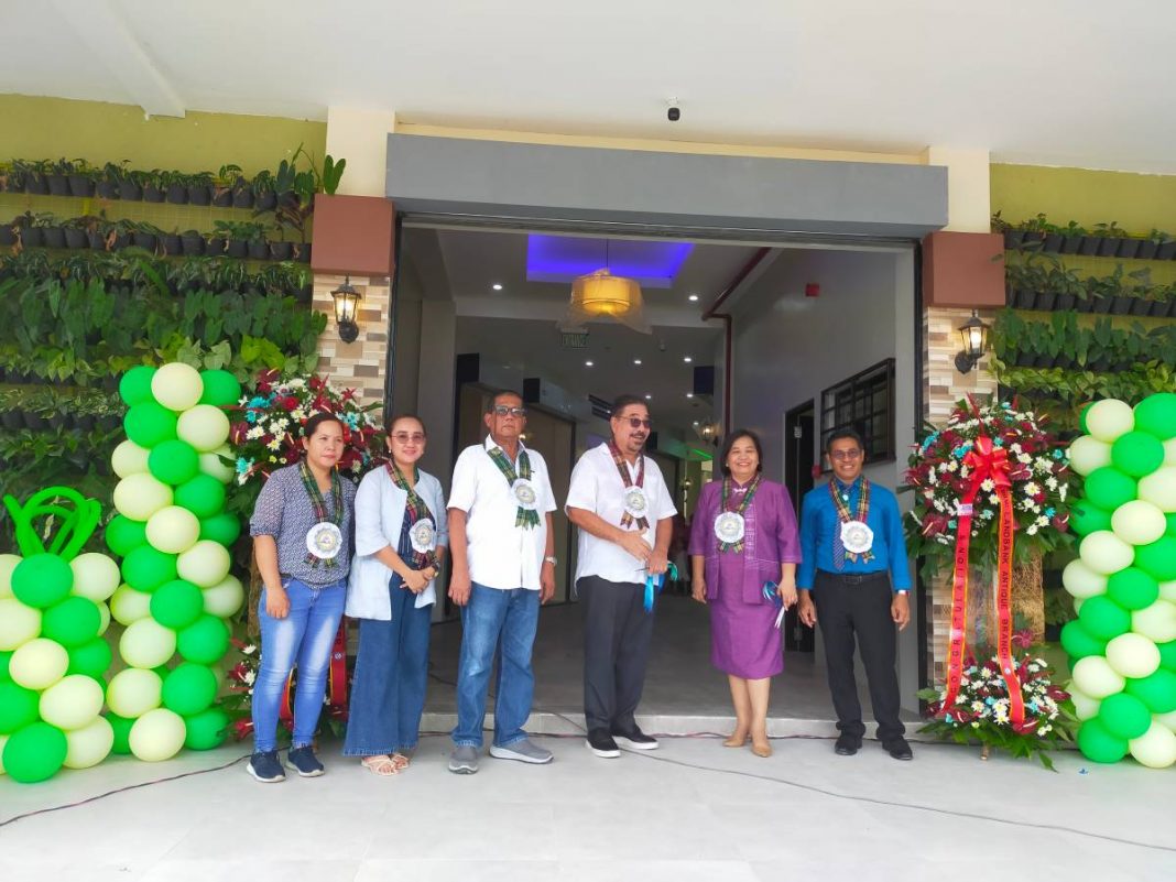 LANDBANK-financed public market now open in Belison, Antique