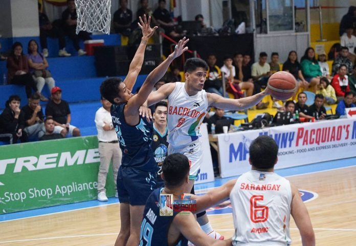 Bacolod City of Smiles’ Domark Matillano looks to pass the ball after being met by the defense of Batangas City Embassy Chill’s Rhaffy Octobre. MPBL PHOTO