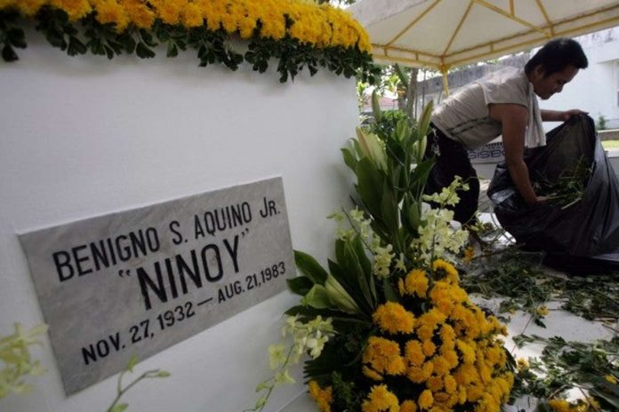 REMEMBERING NINOY. A worker tidies up the tomb of the late Sen. Benigno “Ninoy” Aquino Jr. at Manila Memorial Park in Sucat, Parañaque City. NIÑO JESUS ORBETA, PHILIPPINE DAILY INQUIRER