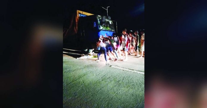 A truck ran over a seven-year-old boy and his grandfather in Hamtic, Antique on Wednesday night, Aug. 23. The boy died while the grandfather sustained injuries. 104.5 BRIGADA SAN JOSE-ANTIQUE FB