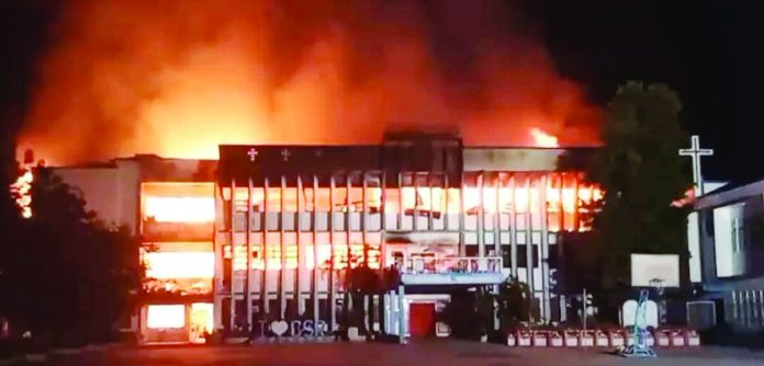 RED SKIES. A blaze on Monday evening gutted the main building of Colegio De Sta. Rita in San Carlos City, Negros Occidental. Arson investigators said it left with over P18 million in damage. JANICE LIBUMFACIL ASENTISTA FB PHOTO VIA RMN DYHB BACOLOD 747