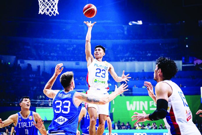 Gilas Pilipinas’ Rhenz Abando goes for a floater against the defense of Italy’s Achille Polonara. FIBA PHOTO