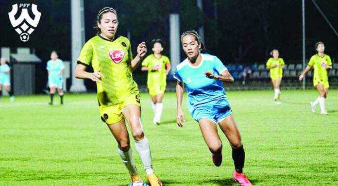 Kaya Futbol Club-Iloilo Womens’ Hali Long battles with a Manila Digger FC player for the ball possession. PFF PHOTO