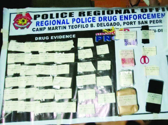 Four drug suspects yielded over half a million pesos of suspected shabu in Barangay Rizal Pala-pala lI, Iloilo City Proper on Saturday afternoon. RPDEU-6 PHOTOFour drug suspects yielded over half a million pesos of suspected shabu in Barangay Rizal Pala-pala lI, Iloilo City Proper on Saturday afternoon. RPDEU-6 PHOTO