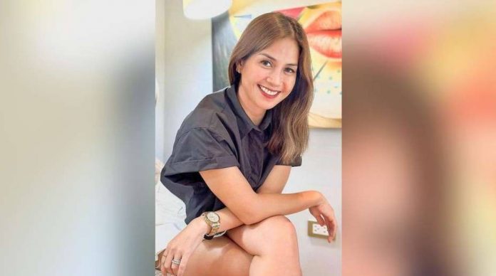 Kaye Abad was recently spotted at the supermarket accompanied by several bodyguards. The actress, however, clarified that the security personnel were assigned by the supermarket she is collaborating with.