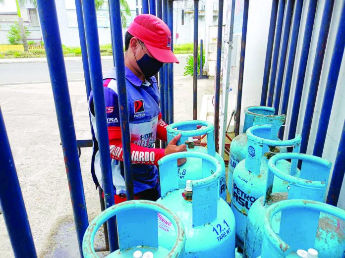 Petron raises the price of an 11-kilogram liquefied petroleum gas cylinder by P73.15 per tank on Sept. 1. AJ PALCULLO/PN