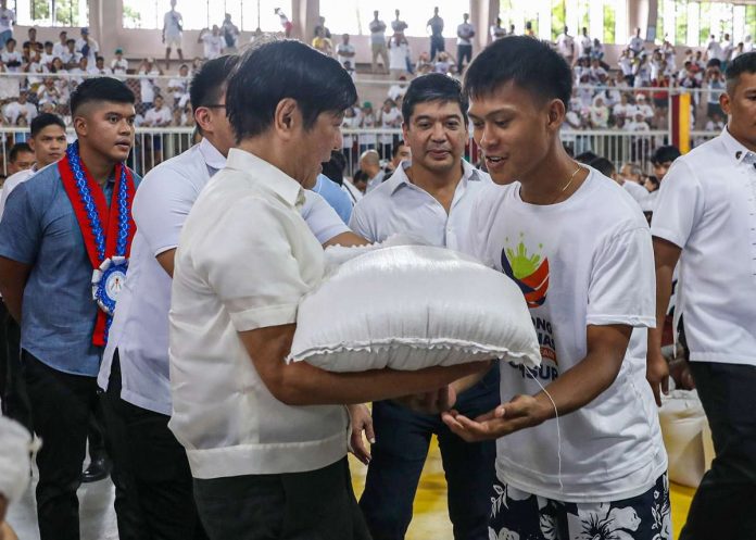 President Ferdinand R. Marcos Jr. on Saturday (Sept. 23, 2023) leads the distribution of rice to around 2,000 beneficiaries at the University of Saint Anthony Forum building in Iriga City, Camarines Sur. ROLANDO MAILO/NIB-PNA PHOTO