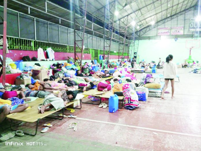 Fire victims from Purok Tangkong, Barangay 7 temporarily sought shelter at the Barangay Villamonte gym. The Bacolod City government plans to relocate residents from the fire-prone informal settlements. RADYO BANDERA NEGROS