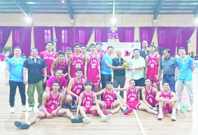 Members of Hua Siong College of Iloilo Red Phoenix team. PHOTO COURTESY OF BAYANI RH LADRIDO